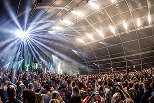 Gemakkelijk met de bus naar HARDFEST